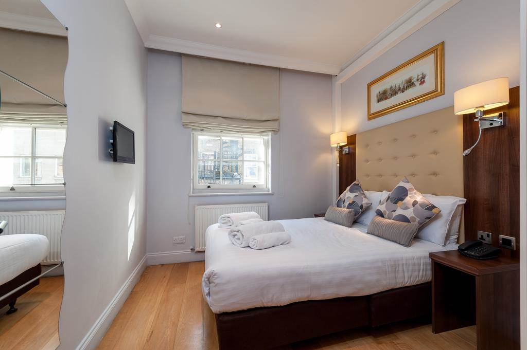 Standard Apartment in Paddington 12-london-street-apartments-bed.jpg