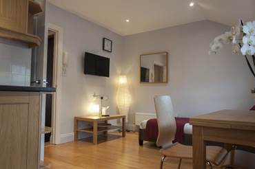 Standard Apartment in Paddington 12-london-street-apartments-kitchen11.jpg