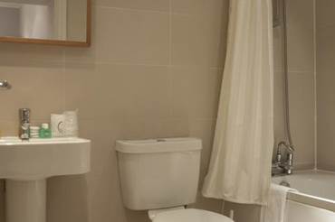 Standard Apartment in Paddington 12-london-street-apartments-bathroom2.jpg