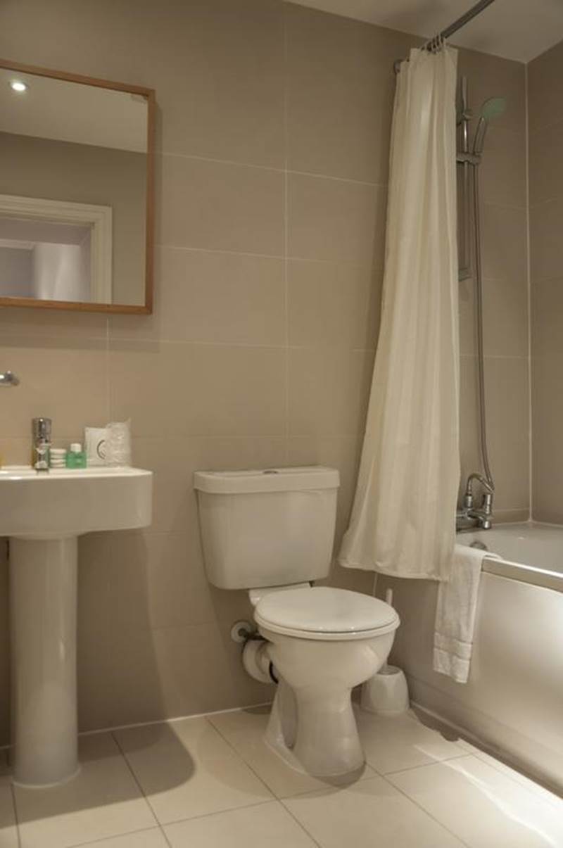 12-london-street-apartments-bathroom2.jpg