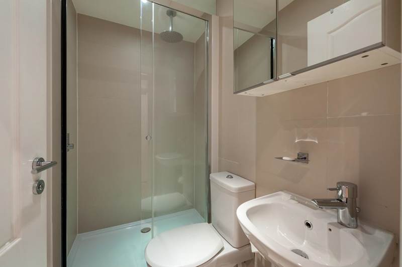 12-london-street-apartments-bathroom5.jpg